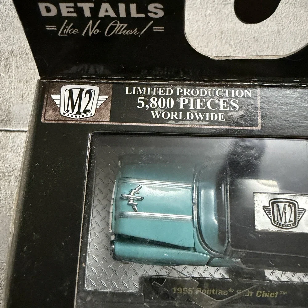M2 Die‎ Cast 1955 Pontiac Star Chief R41 1:44 Powder Blue & Black #32500